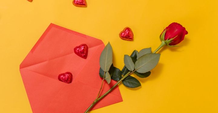 Gift Ideas - Red Envelope and Red Rose